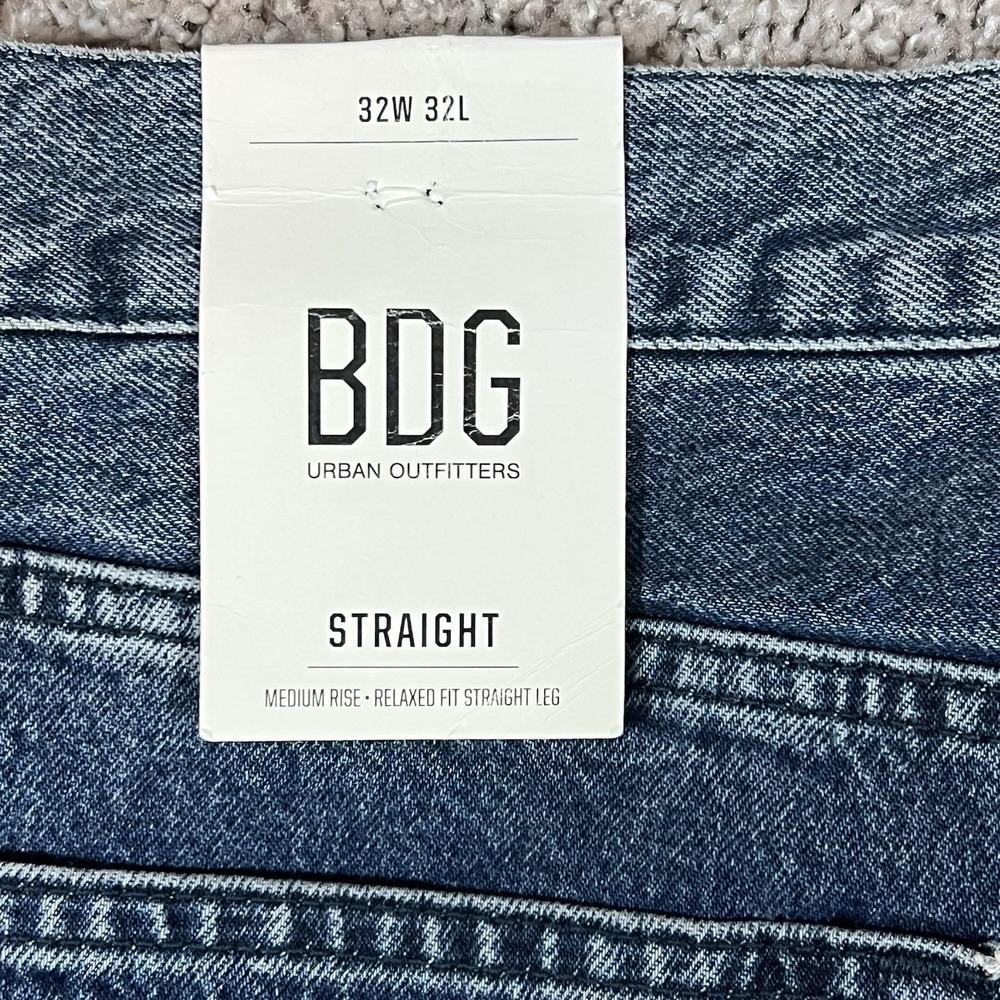 BDG Urban Med Rise Relaxed Fit Straight Leg Button Fly Jean 32X30 (Actual Fit)